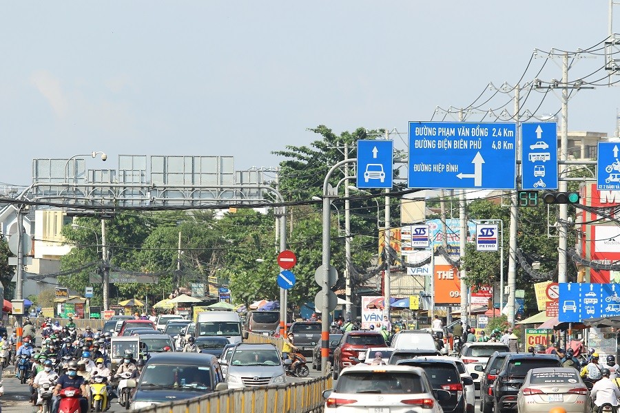 Quốc lộ 13 thường xuyên xảy ra kẹt xe sẽ được mở rộng 60 m với quy mô 10 làn xe. Ảnh: Lê Toàn