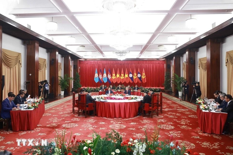Cuộc gặp cấp cao giữa Tổng Bí thư Tô Lâm với Chủ tịch Đảng Nhân dân Campuchia, Chủ tịch Thượng viện Vương quốc Campuchia Hun Sen và Tổng Bí thư, Chủ tịch nước Lào Thongloun Sisoulith, cùng dự cuộc gặp có Thủ tướng 3 nước. Ảnh: TTXVN