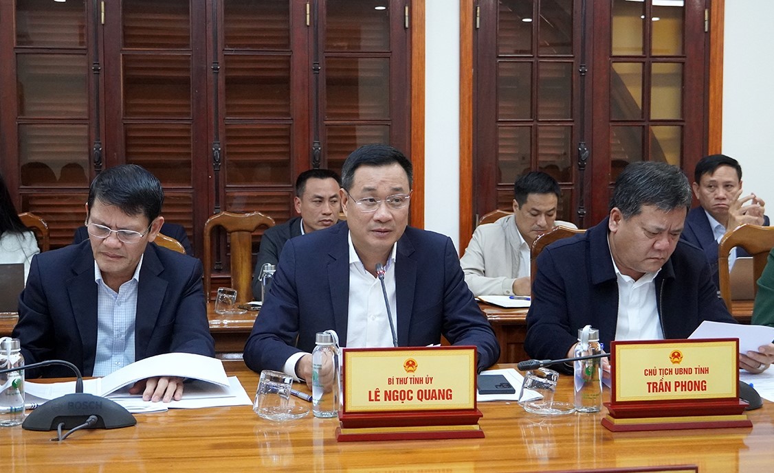 Bí thư Tỉnh uỷ Quảng Bình Lê Ngọc Quang cho rằng Quảng Bình hiện đang rất cần các nhà đầu tư có thế mạnh tài chính và tiềm lực. Bí thư Tỉnh uỷ Quảng Bình Lê Ngọc Quang cho rằng Quảng Bình hiện đang rất cần các nhà đầu tư có thế mạnh tài chính và tiềm lực.