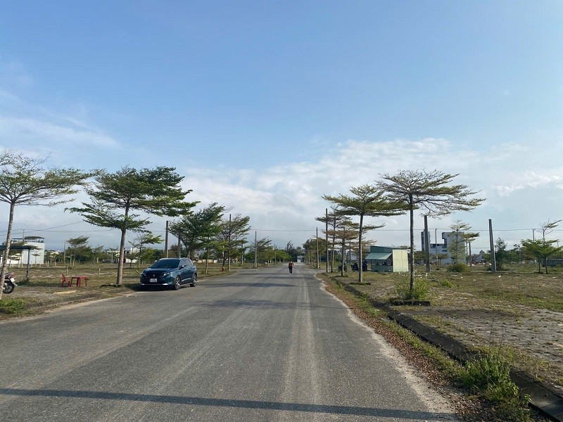 Nhà đầu tư cần tìm hiểu rõ thông tin, thủ tục pháp lý của các dự án trước khi mua. Nhà đầu tư cần tìm hiểu rõ thông tin, thủ tục pháp lý của các dự án trước khi mua.