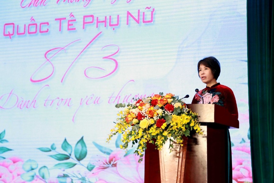 Thứ trưởng Bộ Tài chính Nguyễn Thị Bích Ngọc phát biểu. Ảnh: Đức Minh Thứ trưởng Bộ Tài chính Nguyễn Thị Bích Ngọc phát biểu. Ảnh: Đức Minh