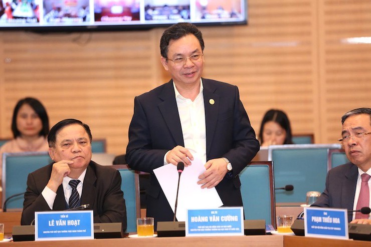 GS-TS. Hoàng Văn Cường, Phó chủ tịch Hội đồng Giáo sư nhà nước, nguyên Phó Hiệu trưởng Đại học Kinh tế Quốc dân phát biểu tại Hội thảo. GS-TS. Hoàng Văn Cường, Phó chủ tịch Hội đồng Giáo sư nhà nước, nguyên Phó Hiệu trưởng Đại học Kinh tế Quốc dân phát biểu tại Hội thảo.