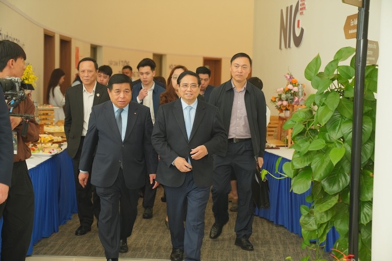 Diễn đàn có sự tham dự của Thủ tướng Chính phủ Phạm Minh Chính, Phó thủ tướng Chính phủ Nguyễn Chí Dũng cùng lãnh đạo cấp cao của Đảng, Nhà nước. Diễn đàn có sự tham dự của Thủ tướng Chính phủ Phạm Minh Chính, Phó thủ tướng Chính phủ Nguyễn Chí Dũng cùng lãnh đạo cấp cao của Đảng, Nhà nước.