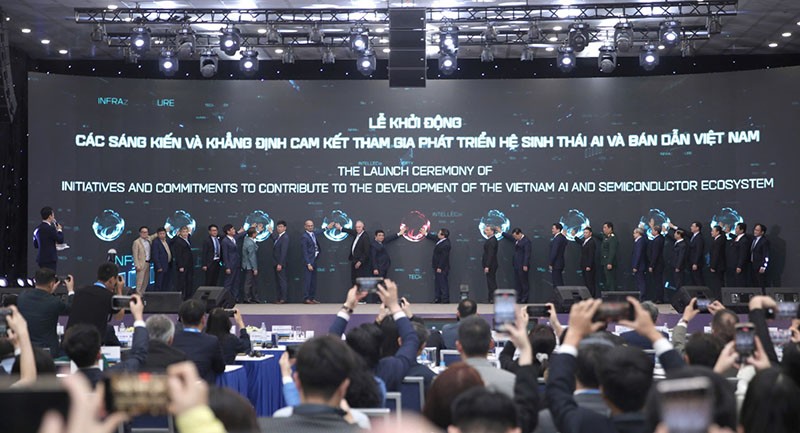 Thủ tướng Phạm Minh Chính và Phó thủ tướng Nguyễn Chí Dũng tham gia lễ công bố, khởi động các sáng kiến tại Diễn đàn. Ảnh: Nhật Bắc Thủ tướng Phạm Minh Chính và Phó thủ tướng Nguyễn Chí Dũng tham gia lễ công bố, khởi động các sáng kiến tại Diễn đàn. Ảnh: Nhật Bắc