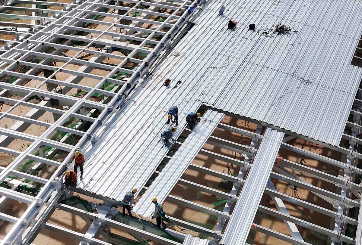 Hàng ngàn công nhân đang triển khai ở các hạng mục. Hàng ngàn công nhân đang triển khai ở các hạng mục.