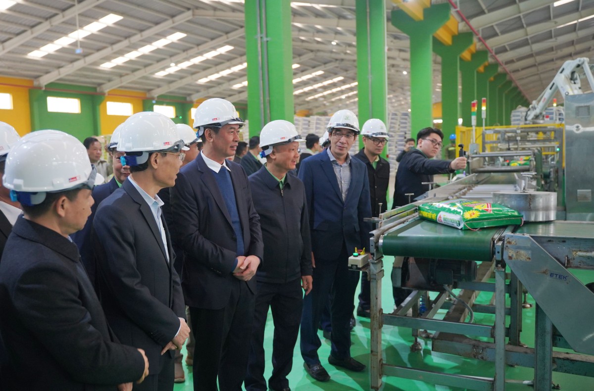 Lễ ra quân đầu năm tại Nhà máy dinh dưỡng cây trồng Tiến Nông Bỉm Sơn, thuộc Công ty CP Công Nông nghiệp Tiến Nông.