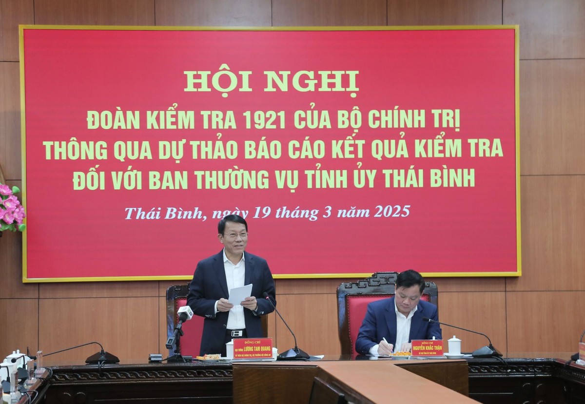 Đại tướng Lương Tam Quang, Ủy viên Bộ Chính trị, Bí thư Đảng ủy Công an Trung ương, Bộ trưởng Bộ Công an, Trưởng đoàn kiểm tra phát biểu tại hội nghị. Đại tướng Lương Tam Quang, Ủy viên Bộ Chính trị, Bí thư Đảng ủy Công an Trung ương, Bộ trưởng Bộ Công an, Trưởng đoàn kiểm tra phát biểu tại hội nghị.