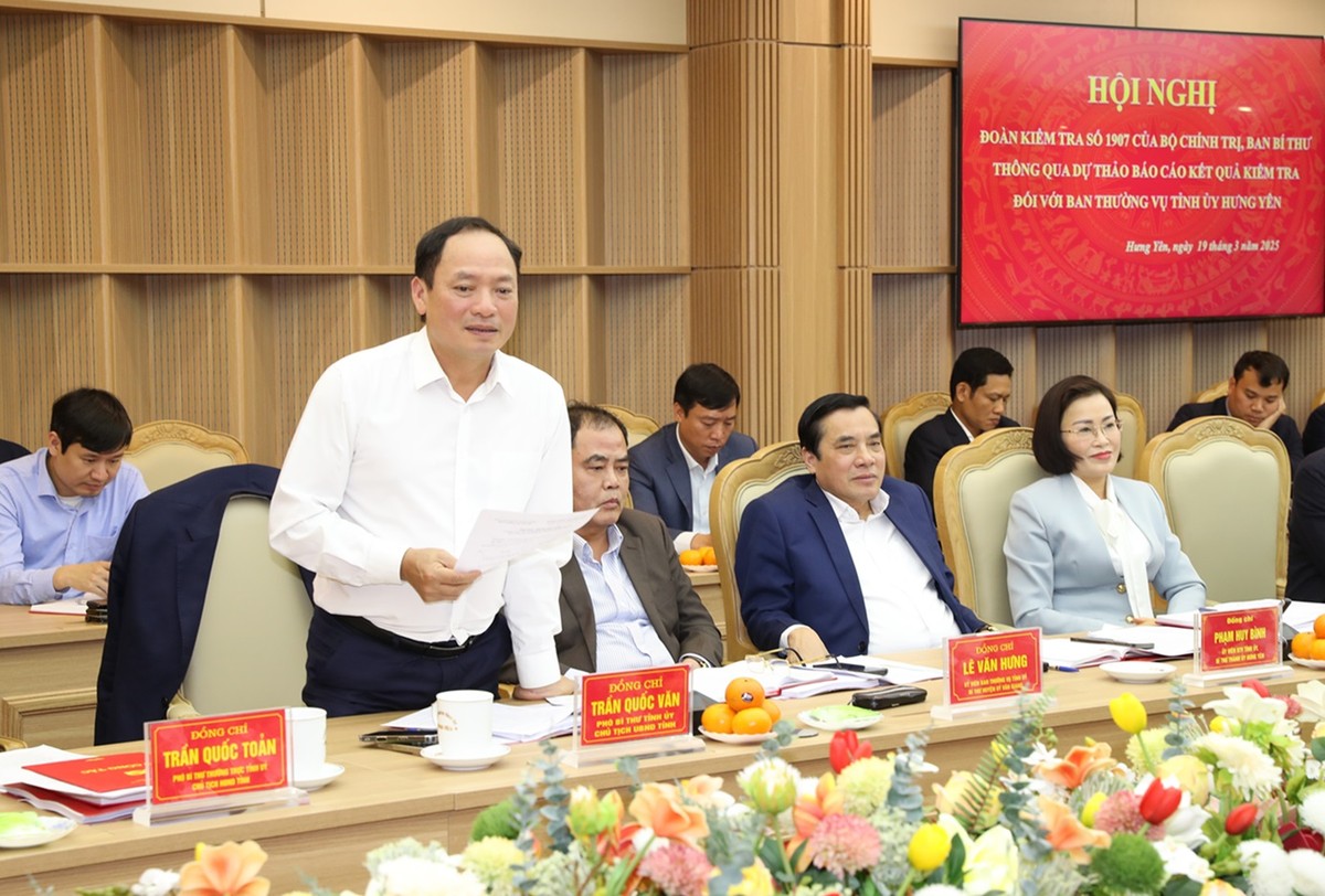 Ông Trần Quốc Văn, Chủ tịch UBND tỉnh Hưng Yên phát biểu tại hội nghị. Ảnh: Lê Hiếu Ông Trần Quốc Văn, Chủ tịch UBND tỉnh Hưng Yên phát biểu tại hội nghị. Ảnh: Lê Hiếu