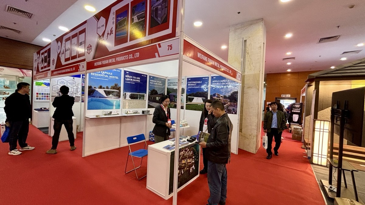 Tuy nhiên, nếu để tìm ra một mặt hàng “độc lạ” so với phần còn lại thì đó chính là sản phẩm nhà di động của Công ty Fuqian Metal.