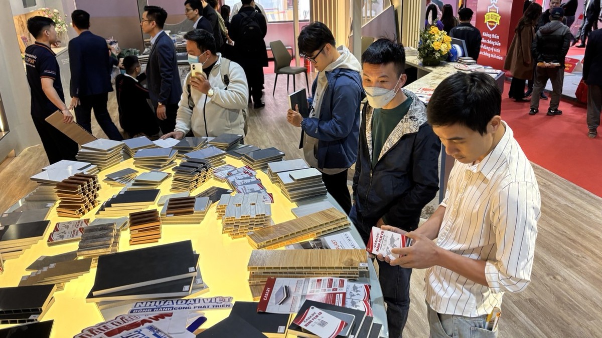 Hiện nhiều doanh nghiệp Việt đang cải tiến quy trình sản xuất để giảm giá thành, tăng sức cạnh tranh. Chẳng hạn với nhà máy Nhựa Đại Việt, đơn vị này tự tin mặt hàng tấm nhựa rỗng có mức giá tương đương hàng Trung Quốc nhưng chất lượng vẫn được đảm bảo. Hiện doanh nghiệp đang có 3 nhà máy sản xuất tại Việt Nam và thường xuyên xuất lượng lớn hàng tới thị trường Ấn Độ.