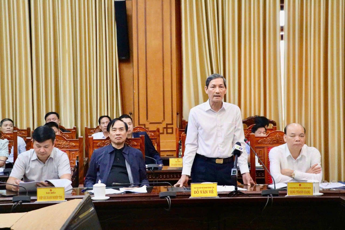 Ông Đỗ Văn Vẻ, Chủ tịch Hiệp hội doanh nghiệp tỉnh Thái Bình đề xuất các giải pháp tháo gỡ vướng mắc cho doanh nghiệp tại hội nghị Ông Đỗ Văn Vẻ, Chủ tịch Hiệp hội doanh nghiệp tỉnh Thái Bình đề xuất các giải pháp tháo gỡ vướng mắc cho doanh nghiệp tại hội nghị