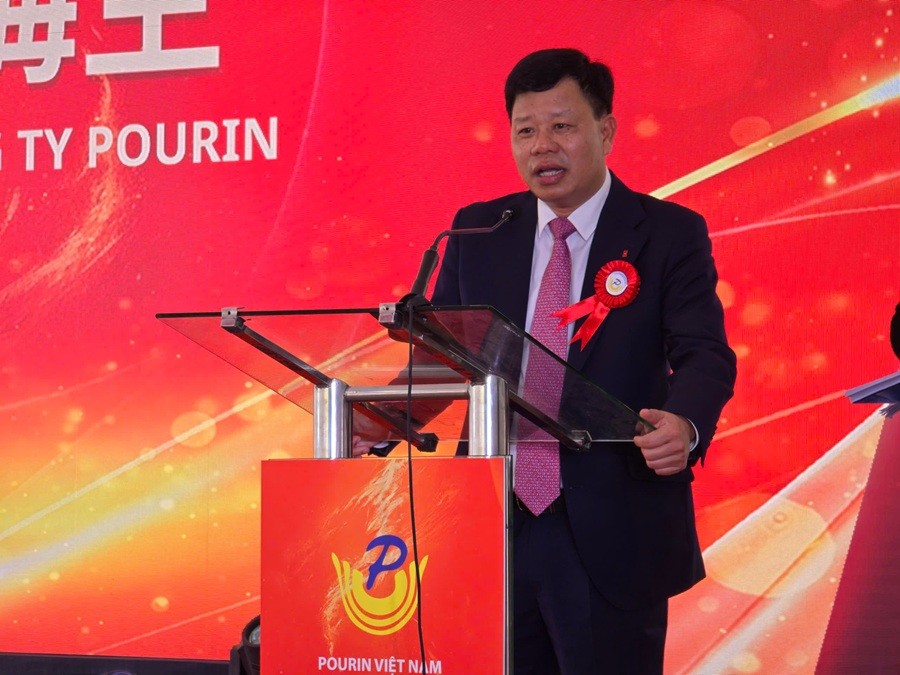 Ông Lê Trung Kiên, Trưởng ban Ban quản lý Khu kinh tế Hải Phòng chỉ đạo các doanh nghiệp trong khu công nghiệp khi triển khai dự án phải tuân thủ theo các quy định của pháp luật liên quan và thực hiện chuyển đổi xanh. Ảnh: Thanh Sơn Ông Lê Trung Kiên, Trưởng ban Ban quản lý Khu kinh tế Hải Phòng chỉ đạo các doanh nghiệp trong khu công nghiệp khi triển khai dự án phải tuân thủ theo các quy định của pháp luật liên quan và thực hiện chuyển đổi xanh. Ảnh: Thanh Sơn