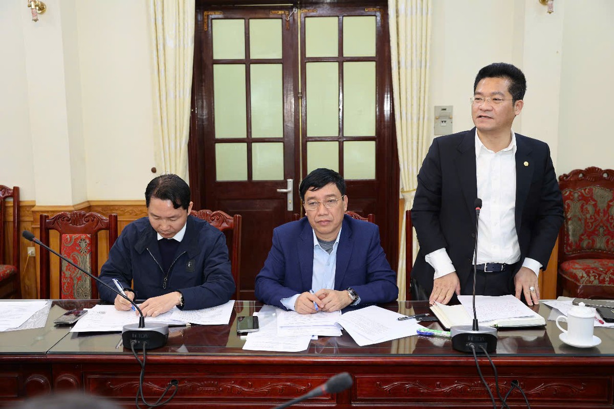 Phó chủ tịch thường trực UBND tỉnh Nam Định Trần Anh Dũng phát biểu tại cuộc họp. Phó chủ tịch thường trực UBND tỉnh Nam Định Trần Anh Dũng phát biểu tại cuộc họp.