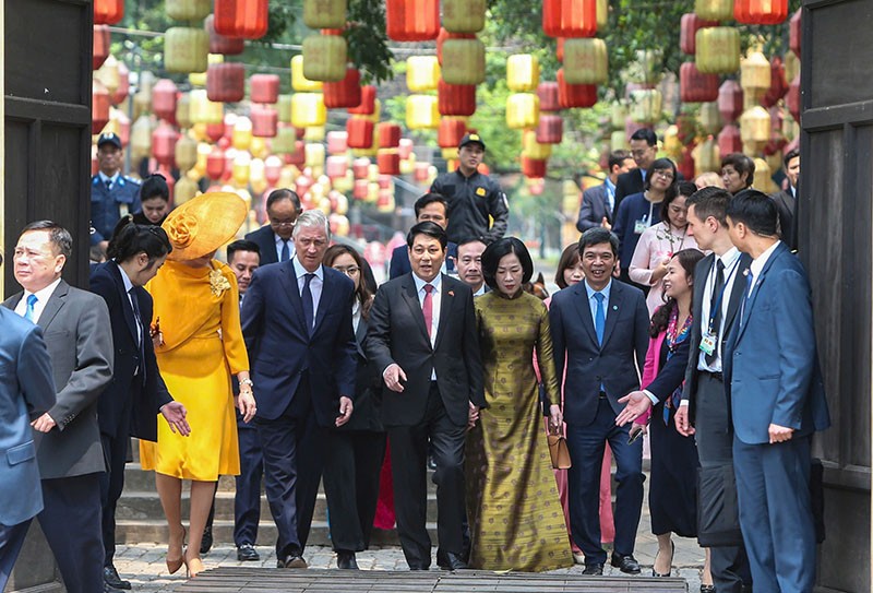 Chủ tịch nước Lương Cường và Phu nhân cùng Nhà Vua Vương quốc Bỉ Philippe và Hoàng hậu tham quan Khu di tích Hoàng thành Thăng Long, Hà Nội. Chủ tịch nước Lương Cường và Phu nhân cùng Nhà Vua Vương quốc Bỉ Philippe và Hoàng hậu tham quan Khu di tích Hoàng thành Thăng Long, Hà Nội.