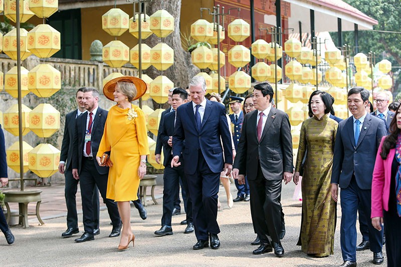 Chủ tịch nước Lương Cường và Phu nhân cùng Nhà Vua Vương quốc Bỉ Philippe và Hoàng hậu tham quan Khu di tích Hoàng thành Thăng Long, Hà Nội. Chủ tịch nước Lương Cường và Phu nhân cùng Nhà Vua Vương quốc Bỉ Philippe và Hoàng hậu tham quan Khu di tích Hoàng thành Thăng Long, Hà Nội.