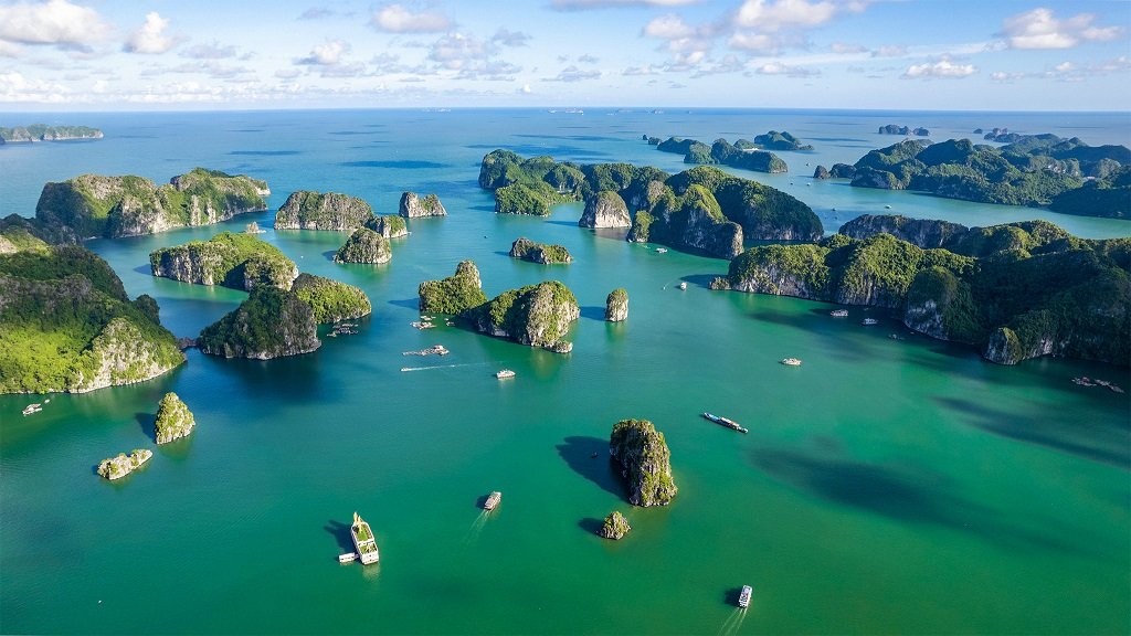 Vịnh Hạ Long - Quần đảo Cát Bà trở thành di sản thế giới liên tỉnh đầu tiên ở Việt Nam. Nơi đây sở hữu 7 hệ sinh thái biển - đảo, nhiệt đới, cận nhiệt đới liền kề, kế tiếp nhau phát triển. Vịnh Hạ Long - Quần đảo Cát Bà trở thành di sản thế giới liên tỉnh đầu tiên ở Việt Nam. Nơi đây sở hữu 7 hệ sinh thái biển - đảo, nhiệt đới, cận nhiệt đới liền kề, kế tiếp nhau phát triển.