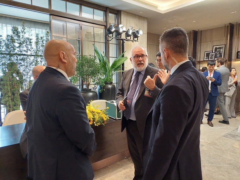 Các doanh nghiệp Tây Ban Nha thảo luận về cơ hội đầu tư tại TP.HCM bên lề diễn đàn Các doanh nghiệp Tây Ban Nha thảo luận về cơ hội đầu tư tại TP.HCM bên lề diễn đàn