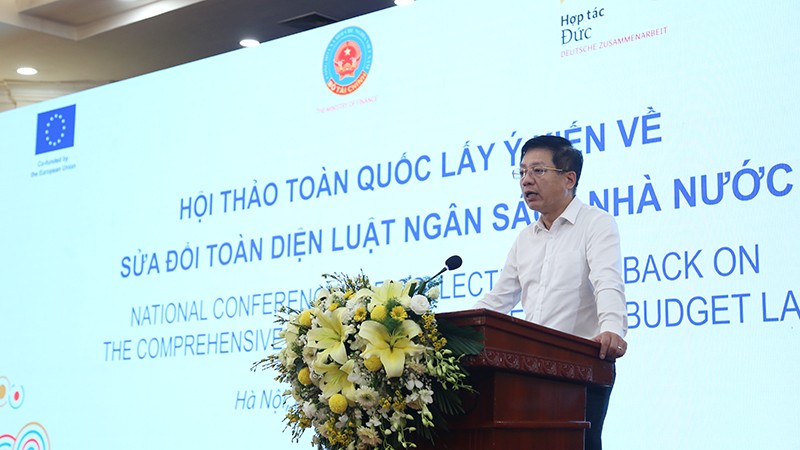 Thứ trưởng Bộ Tài chính Hồ Sỹ Hùng phát biểu tại hội nghị.