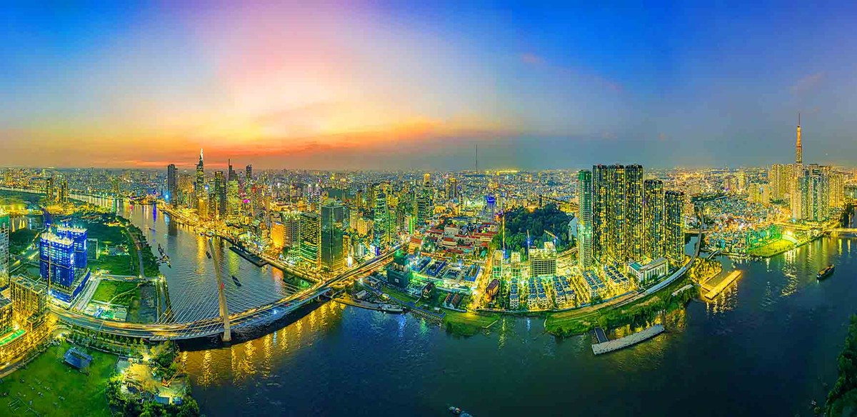 Thành phố năng động, trẻ trung, và đầy khát vọng trong mùa kỷ niệm 50 năm Giải phóng miền Nam, thống nhất đất nước.