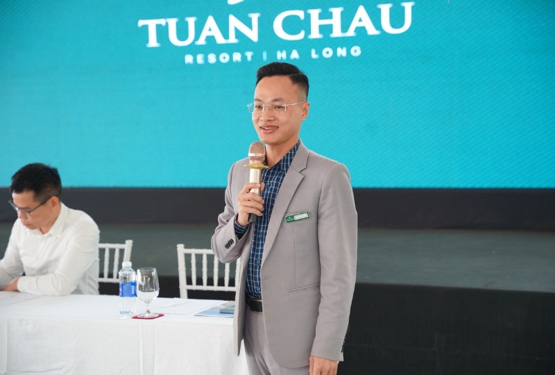 Ông Cao Lê Khiêm, Giám đốc điều hành Tuần Châu Resort Hạ Long phát biểu tại Hội thảo. Ông Cao Lê Khiêm, Giám đốc điều hành Tuần Châu Resort Hạ Long phát biểu tại Hội thảo.