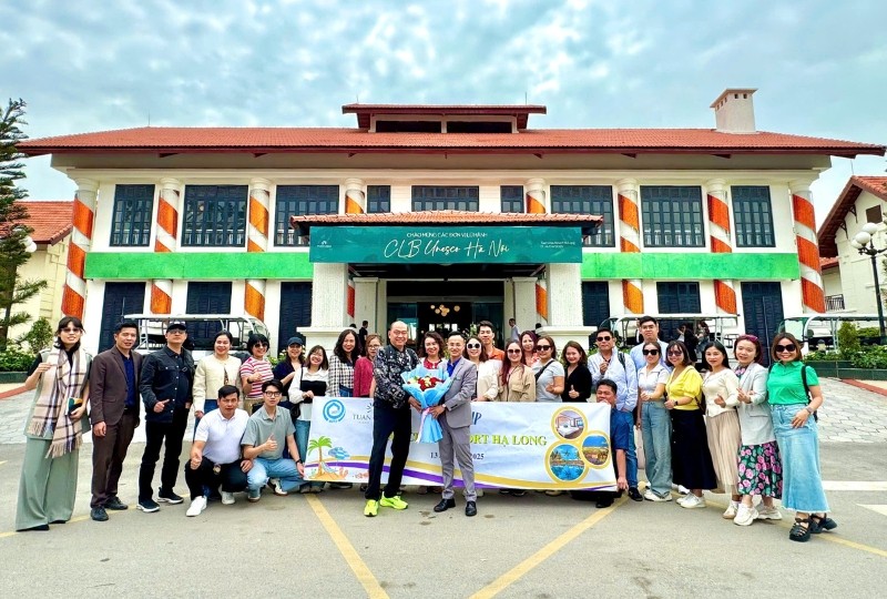 Đoàn famtrip gồm 50 doanh nghiệp lữ hành khảo sát hệ sinh thái du lịch Tuần Châu. Đoàn famtrip gồm 50 doanh nghiệp lữ hành khảo sát hệ sinh thái du lịch Tuần Châu.