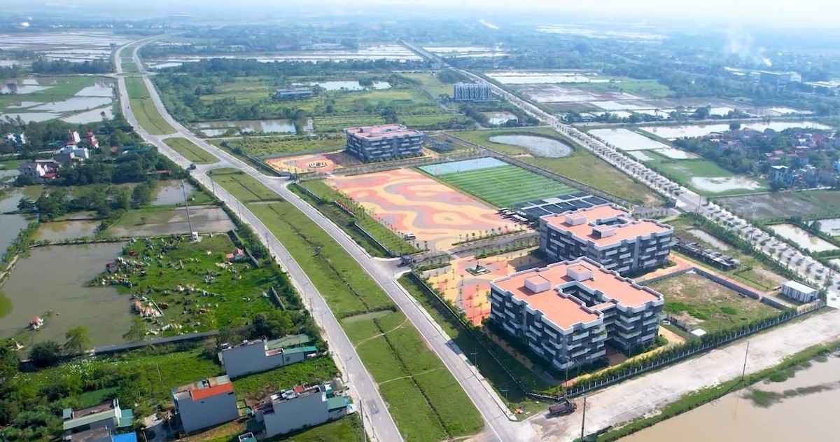 Khu đại học Nam Cao nằm tại Thị xã Duy tiên và Thành phố Phủ Lý có tổng mức đầu tư hơn 19.000 tỷ và quy mô sau điều chỉnh lên đến 9 km2, chỉ nhỏ hơn Đại học Quốc gia Hà Nội (11 km2). Sau khi hoàn thành, dự kiến có quy mô đào tạo từ 50.000 - 80.000 học sinh, sinh viên Khu đại học Nam Cao nằm tại Thị xã Duy tiên và Thành phố Phủ Lý có tổng mức đầu tư hơn 19.000 tỷ và quy mô sau điều chỉnh lên đến 9 km2, chỉ nhỏ hơn Đại học Quốc gia Hà Nội (11 km2). Sau khi hoàn thành, dự kiến có quy mô đào tạo từ 50.000 - 80.000 học sinh, sinh viên