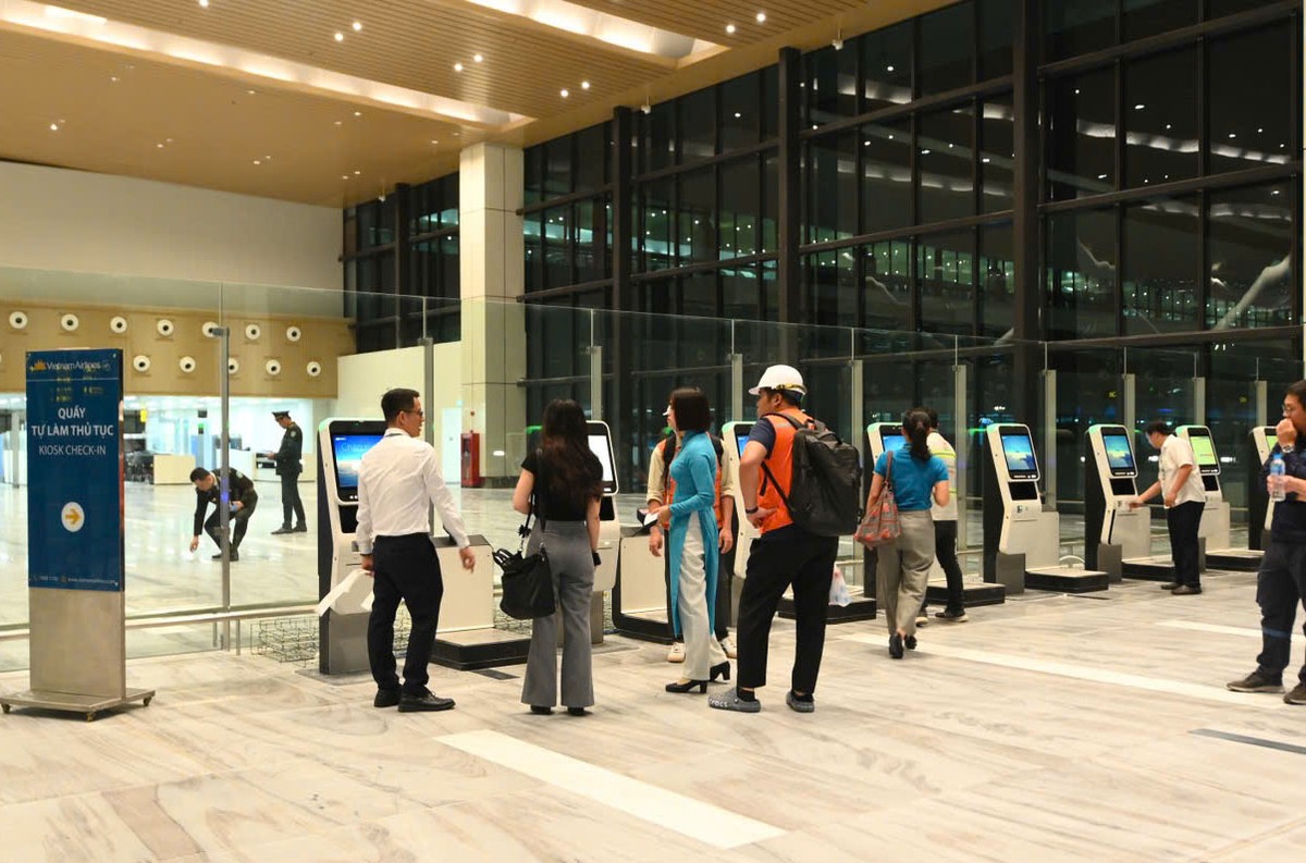 Hệ thống làm thủ tục tự động.