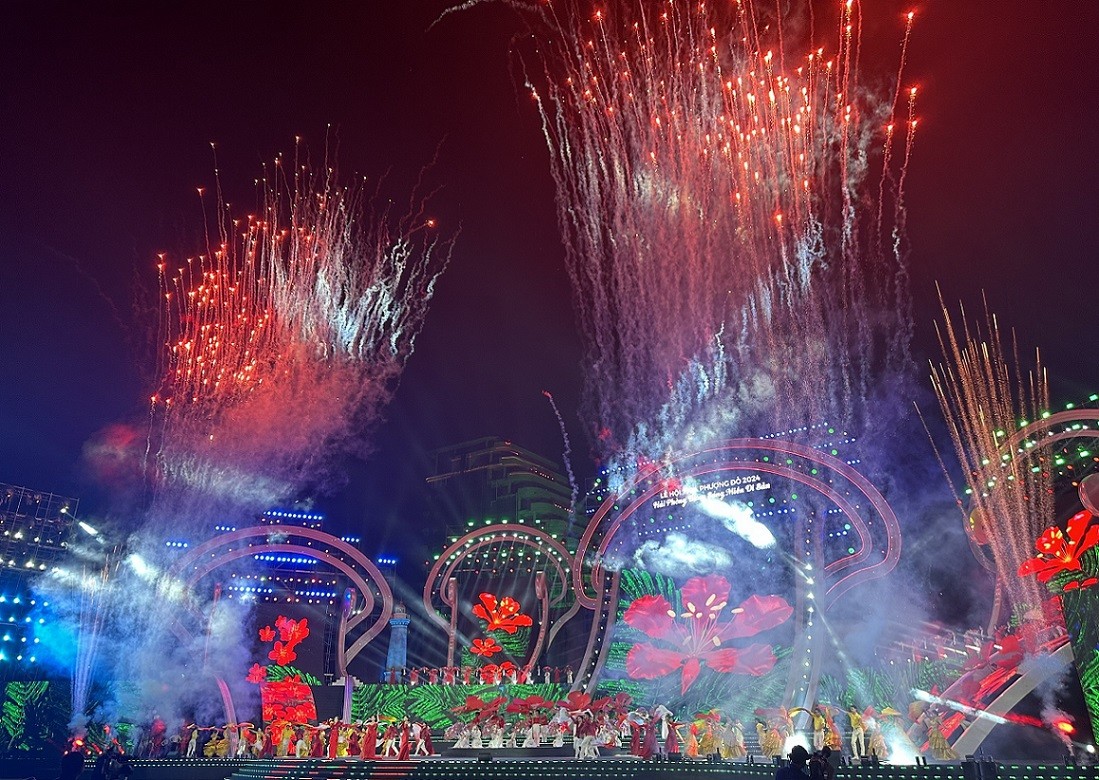 Lễ hội Hoa Phượng đỏ đã trở thành sự kiện thường niên thu hút người dân, du khách trong và quốc tế.