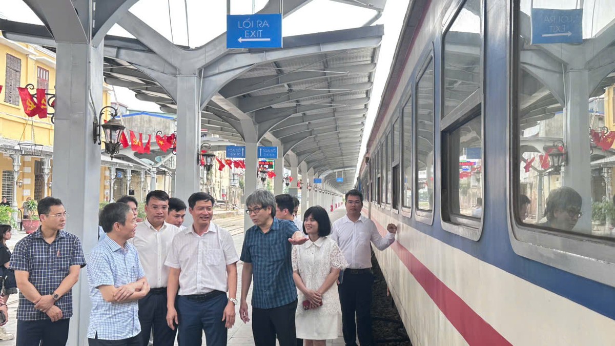 Trao đổi giữa lãnh đạo Sở Văn hóa, Thể thao và Du lịch Hải Phòng với doanh nghiệp, cơ quan truyền thông. Ảnh: Quỳnh Nga