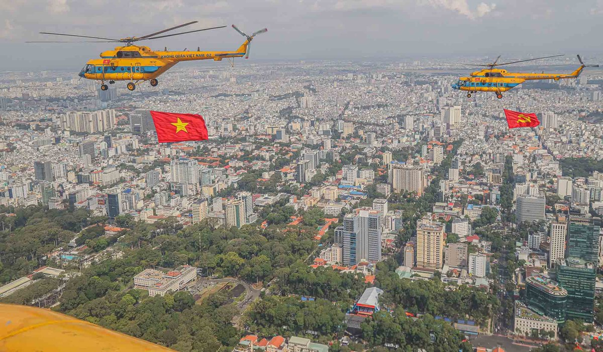 Khu trung tâm TP.HCM tối ngày 25/4 sẽ diễn ra buổi sơ duyệt cho lễ kỷ niệm 50 năm Ngày giải phóng miền Nam, thống nhất đất nước. Khu trung tâm TP.HCM tối ngày 25/4 sẽ diễn ra buổi sơ duyệt cho lễ kỷ niệm 50 năm Ngày giải phóng miền Nam, thống nhất đất nước.