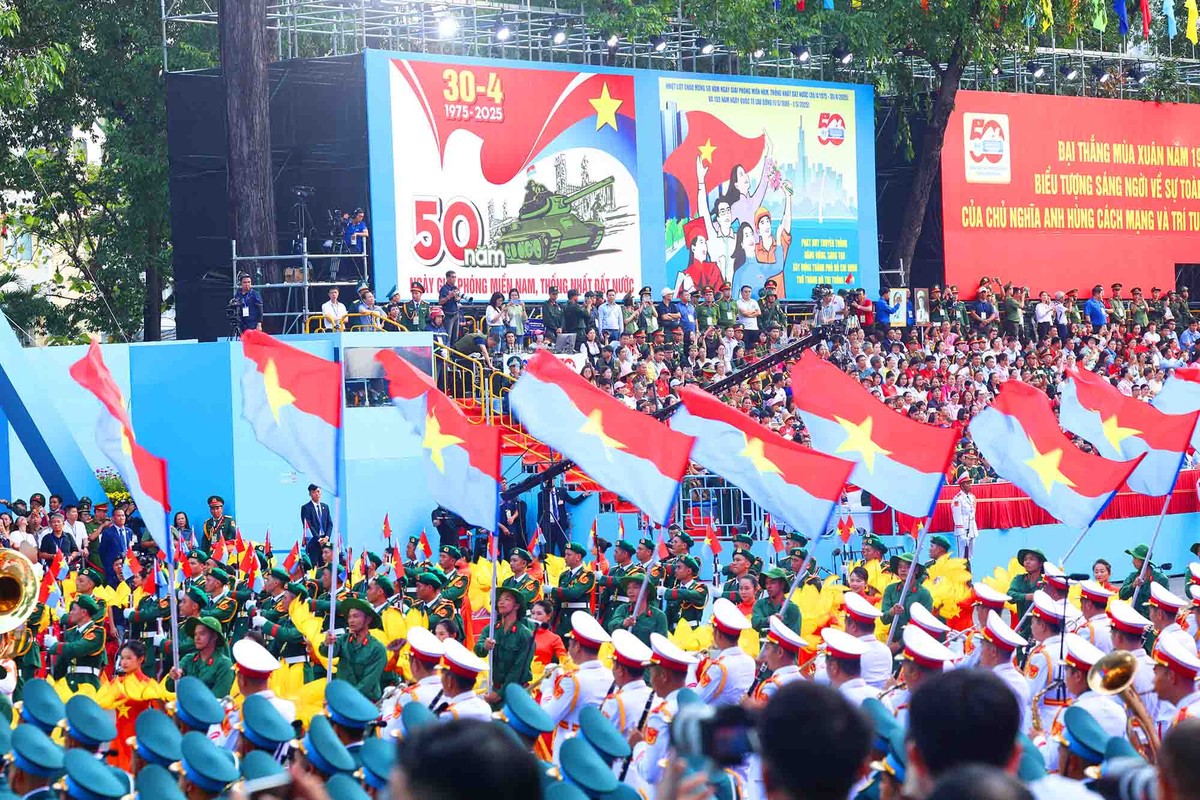 Với phương châm “thần tốc, táo bạo”, với khí thế “một ngày bằng 20 năm”, các đoàn quân tiến vào Sài Gòn đã giành thắng lợi hoàn toàn vào trưa ngày 30/4/1975.