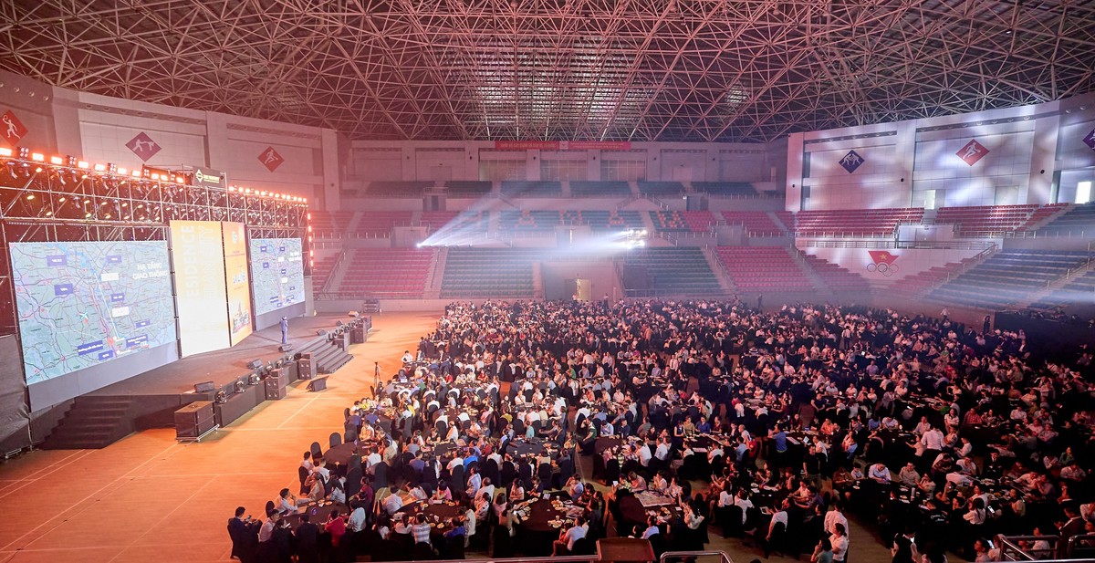 Hơn 2000 khách hàng có mặt tại Nhà thi đấu tỉnh Hà Nam trong sự kiện mở bán dự án Sun Urban City (Ảnh: Ánh Dương) Hơn 2000 khách hàng có mặt tại Nhà thi đấu tỉnh Hà Nam trong sự kiện mở bán dự án Sun Urban City (Ảnh: Ánh Dương)