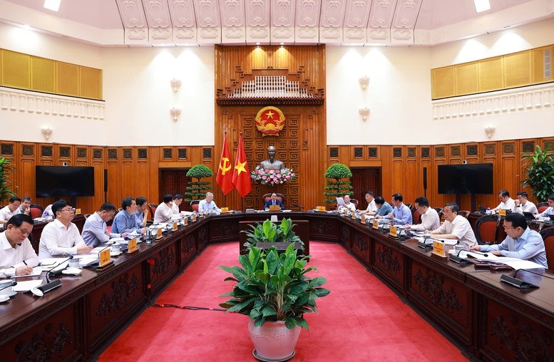 Thủ tướng Phạm Minh Chính chủ trì cuộc họp của Thường trực Chính phủ với các bộ, ngành, cơ quan liên quan về việc chuẩn bị đàm phán thương mại với Hoa Kỳ. Ảnh: Nhật Bắc