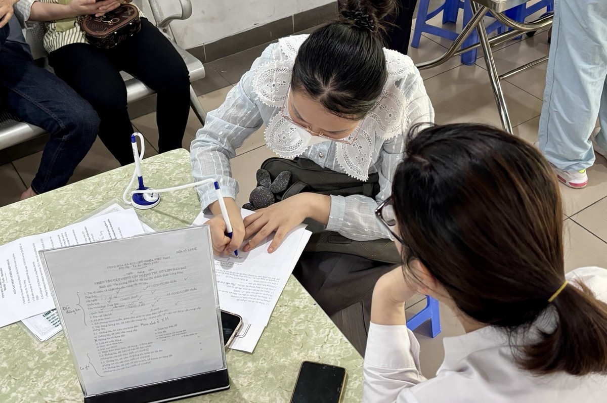 Trong quá trình hoàn thiện hồ sơ mua nhà ở xã hội, việc xin xác nhận điều kiện nhà ở là công đoạn tốn nhiều thời gian nhất. Tuy nhiên, việc thực hiện lại không quá khó khăn.