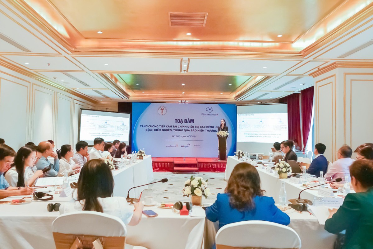 Bà Nguyễn Thùy Linh giới thiệu về sáng kiến bảo hiểm hỗ trợ kinh phí điều trị cho bệnh nhân ung thư