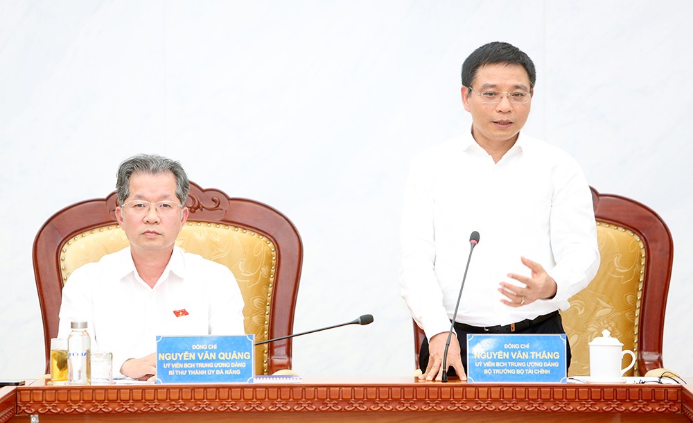 Bộ trưởng Nguyễn Văn Thắng (bên phải) phát biểu tại buổi làm việc. Ảnh: Đức Minh