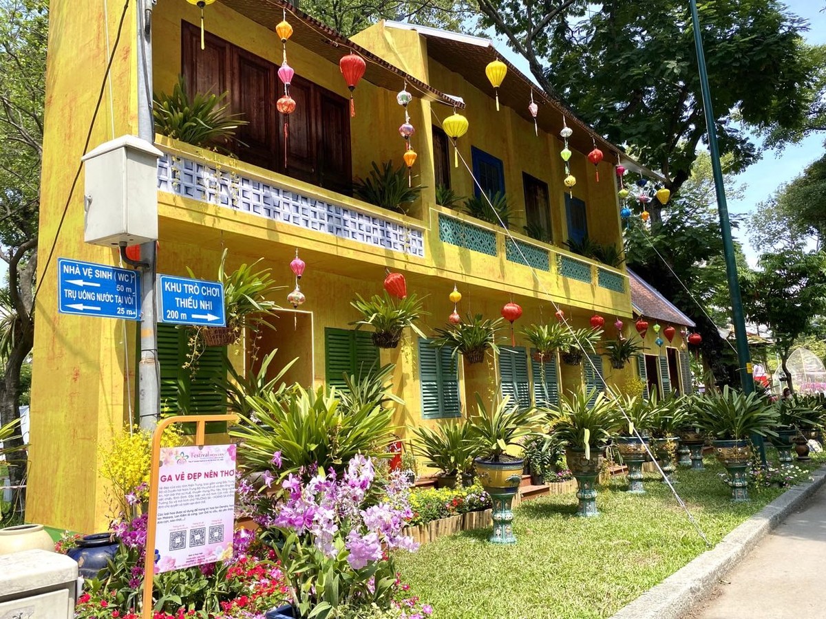 Nhiều đại cảnh, tiểu cảnh và các tiểu cảnh không gian đệm đang phủ màu rực rỡ tại Festival Hoa lan lần III năm 2025. Nhiều đại cảnh, tiểu cảnh và các tiểu cảnh không gian đệm đang phủ màu rực rỡ tại Festival Hoa lan lần III năm 2025.