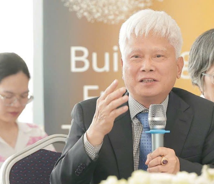 Luật sư Bùi Văn Thành, Trưởng Văn phòng Luật sư Mặt trời mới. Luật sư Bùi Văn Thành, Trưởng Văn phòng Luật sư Mặt trời mới.