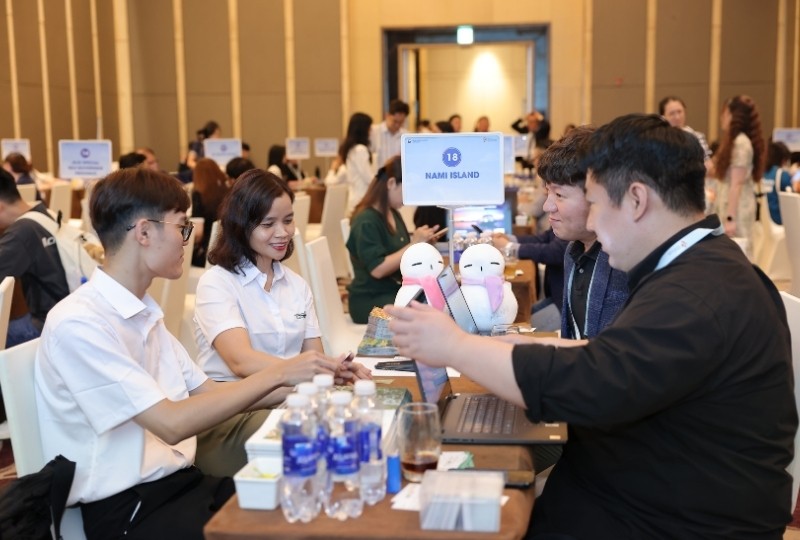 Các doanh nghiệp du lịch Việt Nam và Hàn Quốc trao đổi thông tin tại chương trình B2B. Các doanh nghiệp du lịch Việt Nam và Hàn Quốc trao đổi thông tin tại chương trình B2B.