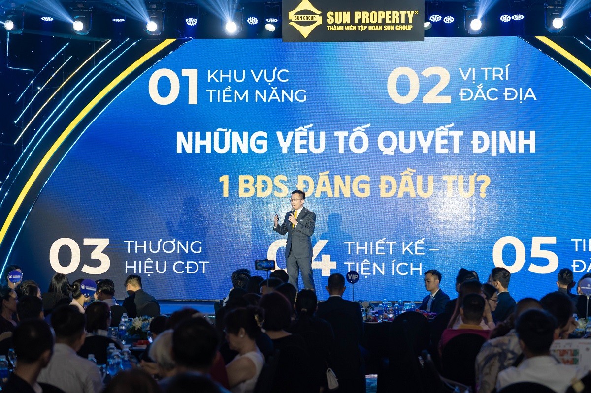 Đại diện chủ đầu tư giới thiệu về dự án - Ảnh Minh Anh Đại diện chủ đầu tư giới thiệu về dự án - Ảnh Minh Anh