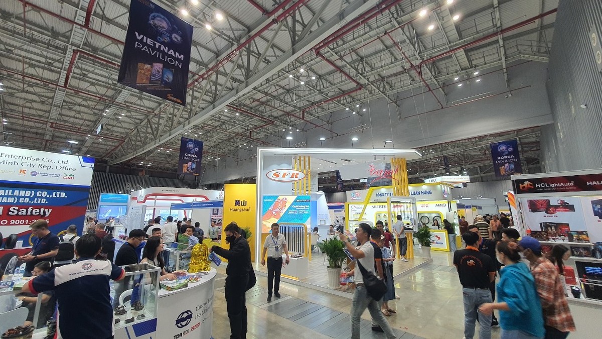 Ngày 22/5, Triển lãm Quốc tế lần thứ 21 về công nghiệp ô tô, xe máy, xe điện và công nghiệp hỗ trợ (Autotech &amp; Accessories 2025) và Triển lãm Quốc tế về máy xây dựng, xe chuyên dụng, công nghệ và hạ tầng giao thông vận tải (Cons &amp; Trans 2025) được tổ chức tại TP.HCM với sự tham gia của các doanh nghiệp trong nước và quốc tế như Việt Nam, Hàn Quốc, Trung Quốc, Đài Loan (Trung Quốc), Thái Lan, Malaysia…