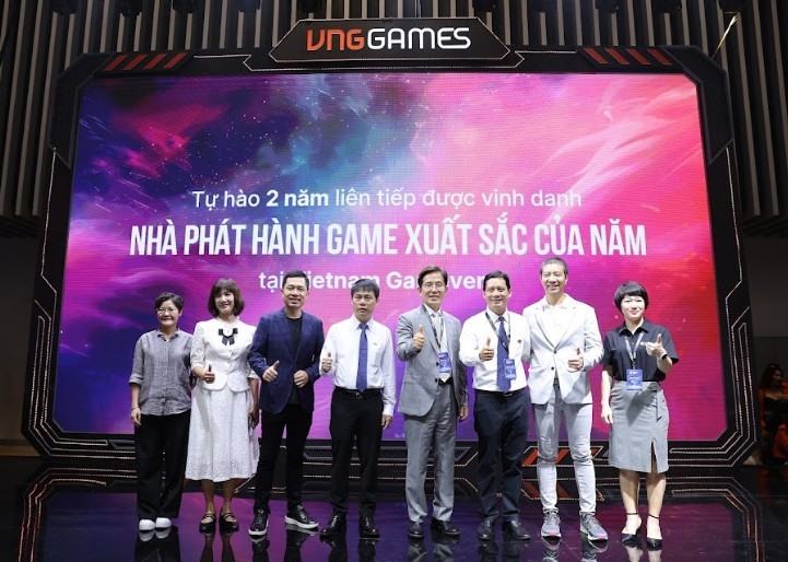 Ông Lê Quang Tự Do (thứ 3 từ trái sang) và các doanh nghiệp game tham gia GameVerse 2025. Ông Lê Quang Tự Do (thứ 3 từ trái sang) và các doanh nghiệp game tham gia GameVerse 2025.