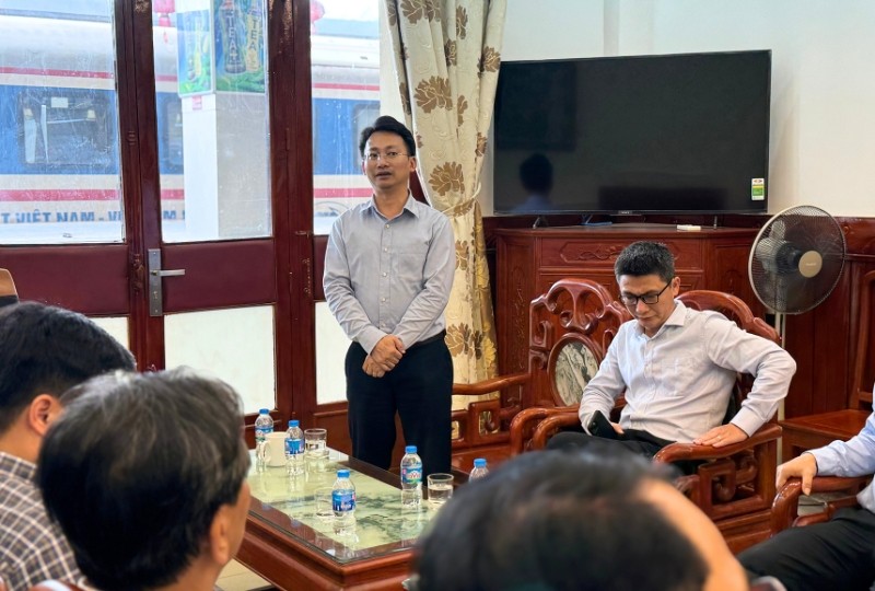 Ông Trần Trung Hiếu, Phó Giám đốc Sở Du lịch Hà Nội cho rằng, tuyến đường sắt quanh Hà Nội là một nguồn tài nguyên đặc biệt. Ông Trần Trung Hiếu, Phó Giám đốc Sở Du lịch Hà Nội cho rằng, tuyến đường sắt quanh Hà Nội là một nguồn tài nguyên đặc biệt.