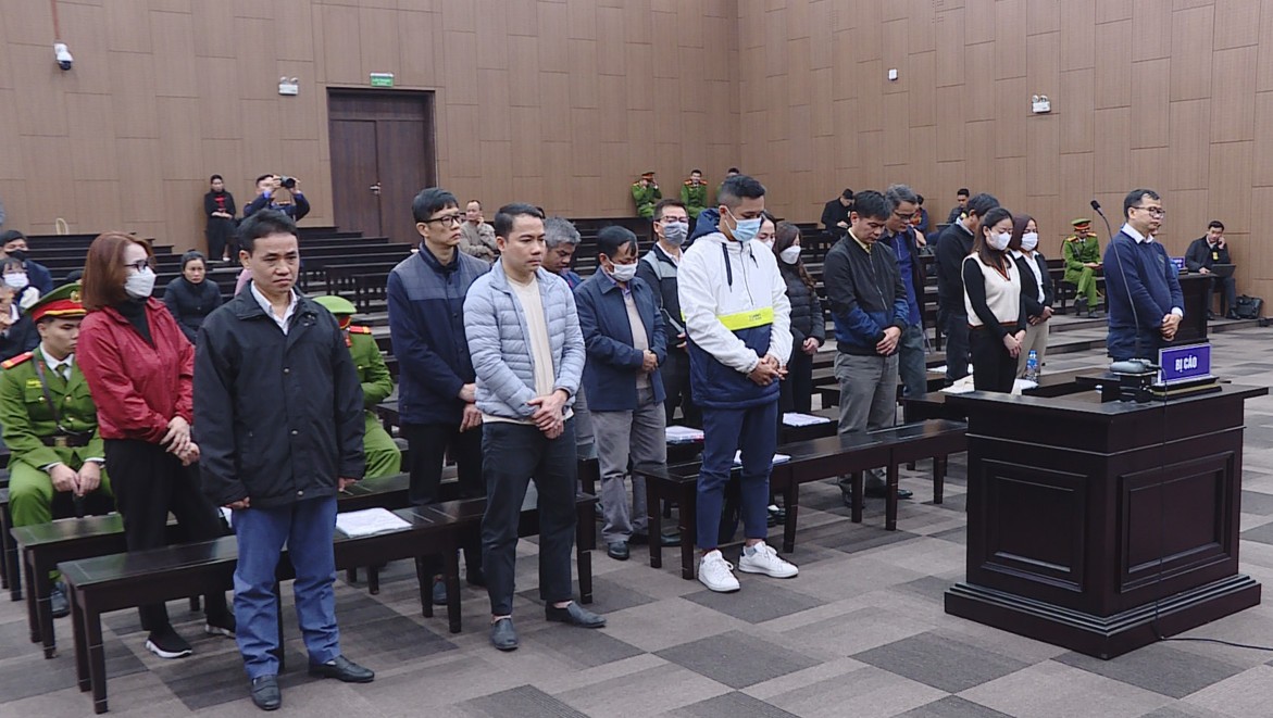 Các bị cáo tại phiên tòa sơ thẩm hồi tháng 12/2024.