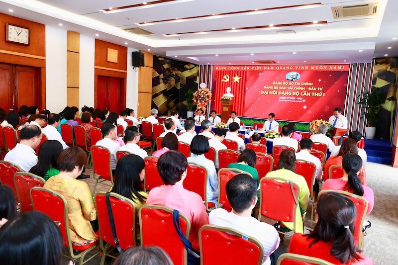 Đảng bộ có 112 đảng viên, sinh hoạt tại 6 chi bộ trực thuộc. Đảng bộ có 112 đảng viên, sinh hoạt tại 6 chi bộ trực thuộc.