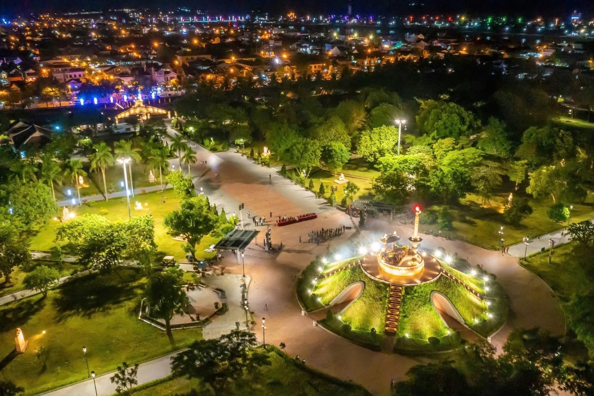 Thành cổ Quảng Trị, một di tích lịch sử được nhiều người đến tham quan tại tỉnh Quảng Trị. Ảnh nguồn: IPA Quảng Trị Thành cổ Quảng Trị, một di tích lịch sử được nhiều người đến tham quan tại tỉnh Quảng Trị. Ảnh nguồn: IPA Quảng Trị