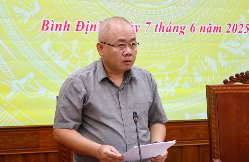 Thứ trưởng Bộ Tài chính Đỗ Thành Trung báo cáo tại buổi làm việc. Thứ trưởng Bộ Tài chính Đỗ Thành Trung báo cáo tại buổi làm việc.