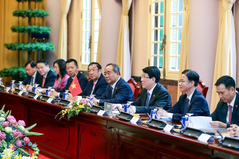 Chủ tịch nước Lương Cường và đoàn đại biểu cấp cao Việt Nam tham gia Hội đàm. Chủ tịch nước Lương Cường và đoàn đại biểu cấp cao Việt Nam tham gia Hội đàm.