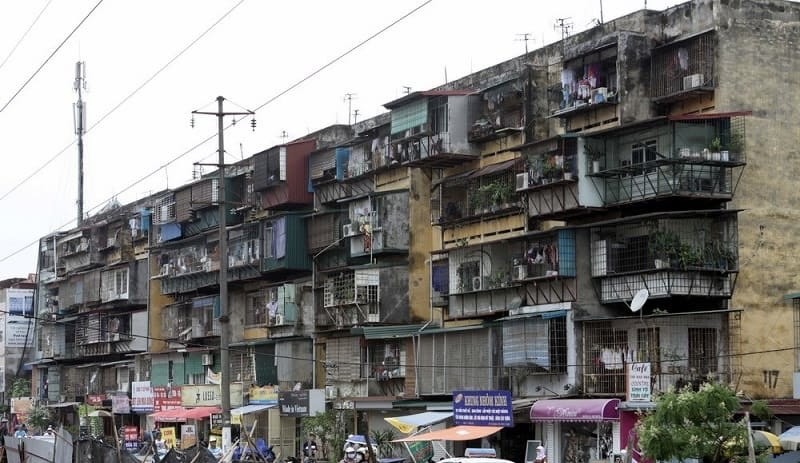 Một khu chung cư cũ ở TP.HCM. Một khu chung cư cũ ở TP.HCM.