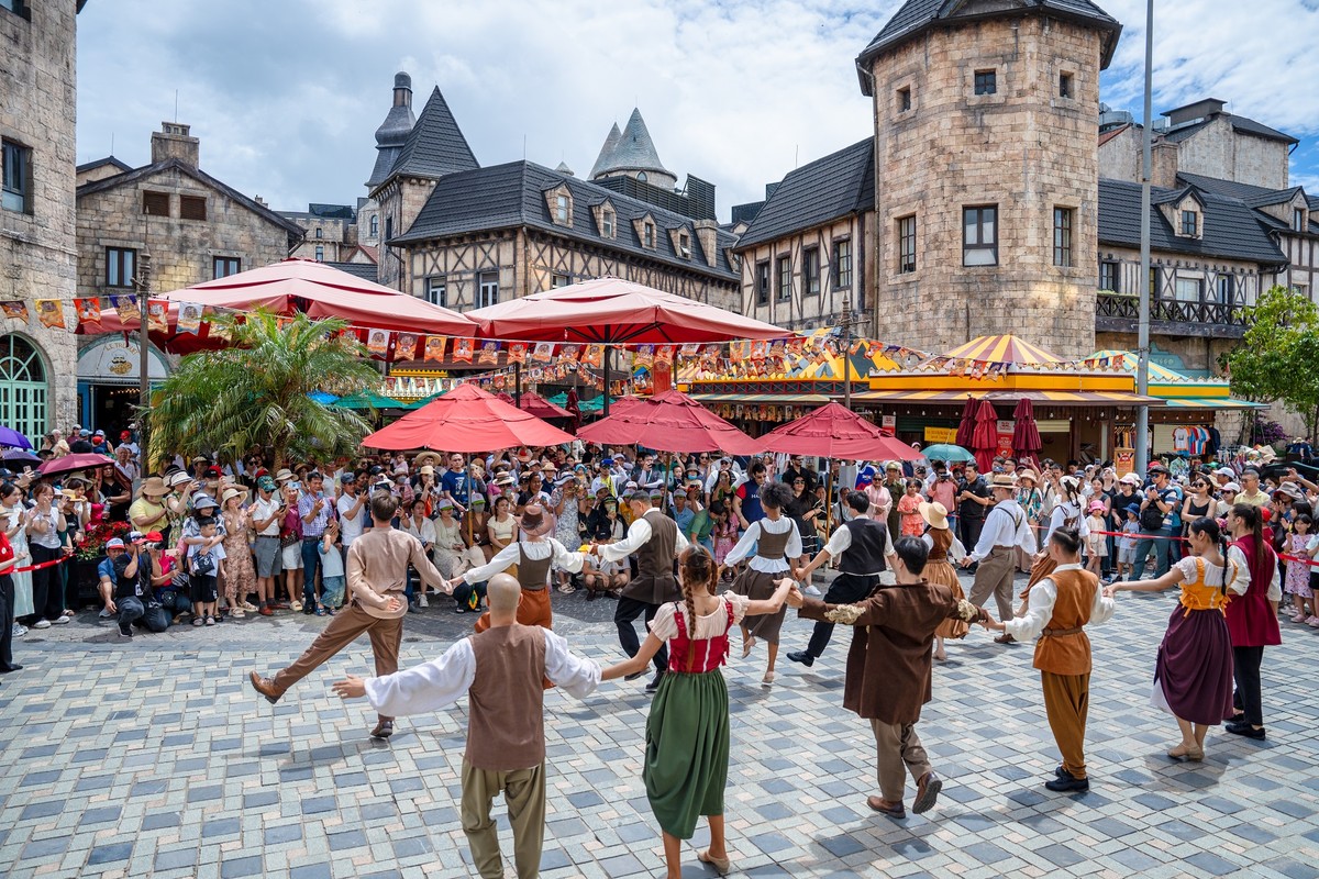 Show diễn tưng bừng trên Bà Nà trong dịp hè. Ảnh: Sun Group